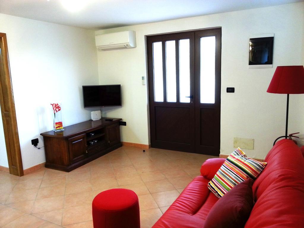 Villa Lara Karojba Bilik gambar